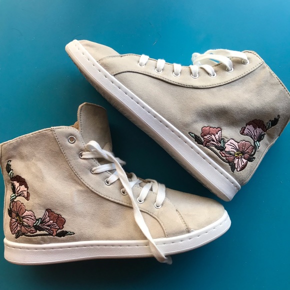 xoxo sneakers